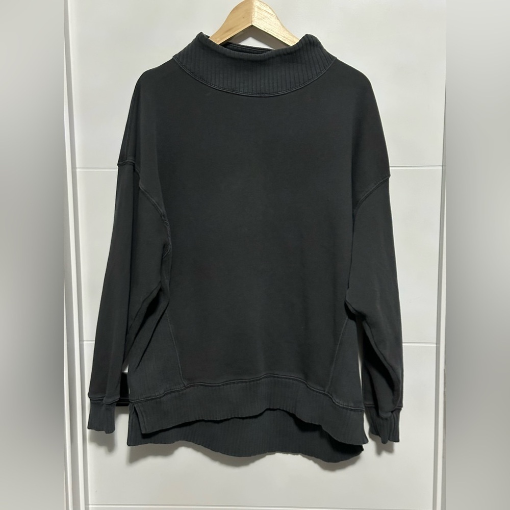 Aerie: Women’s Long Sleeve Top (ptp approx 26in) -Size Medium